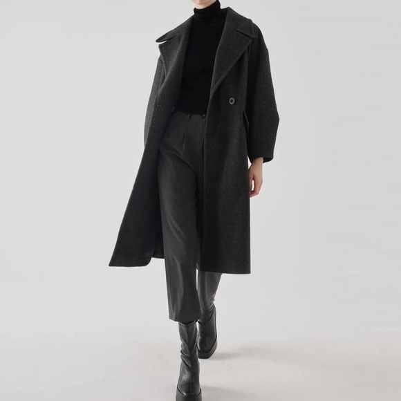 02 Fabulous Black Striped Oversized Bouclé Coat with Sleeve Detail - Picture 2 of 5